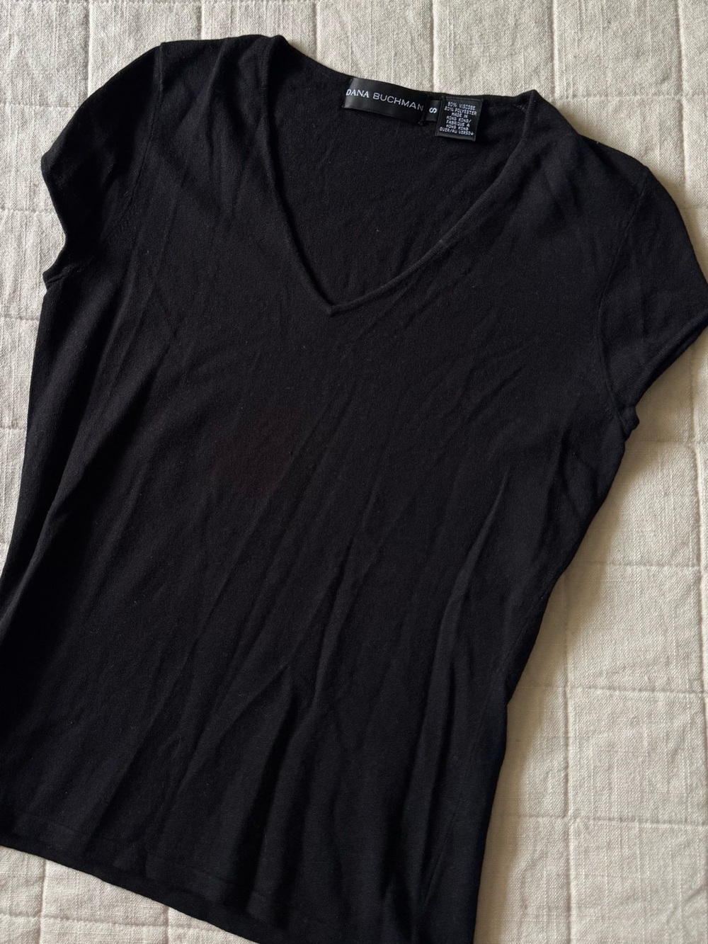 Dana Buchman Black V-Neck Short Sleeve Top